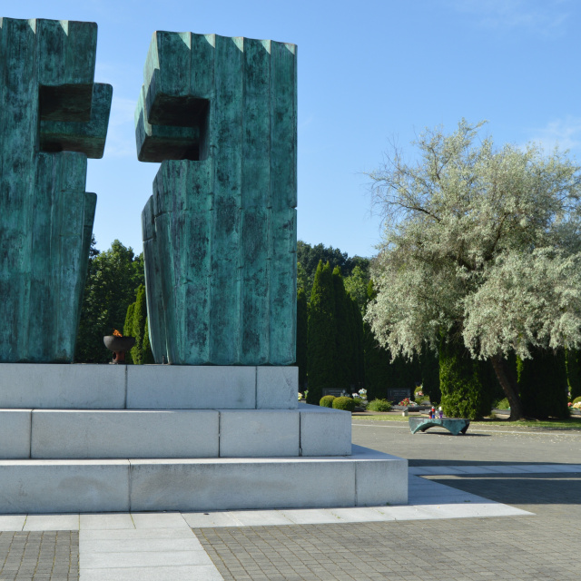OBAVIJEST O RADNOV VREMENU SLUŽBE ZA KORISNIKE GRADSKIH GROBLJA